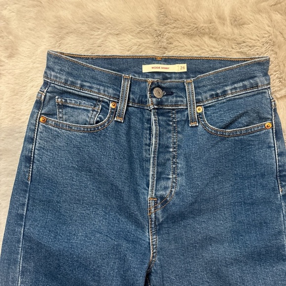 Levi's Classic Blue Cropped Women's Jeans - Picture 4 of 4